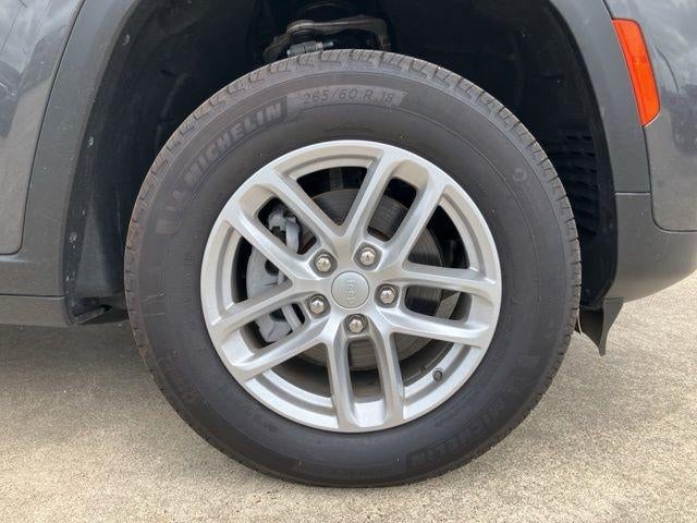 2025 Jeep Grand Cherokee Laredo 4x2