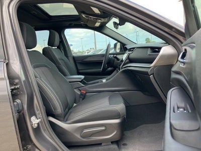 2025 Jeep Grand Cherokee Laredo 4x2