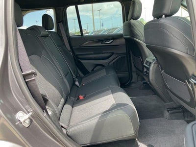 2025 Jeep Grand Cherokee Laredo 4x2