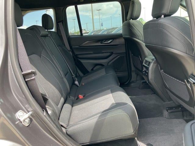2025 Jeep Grand Cherokee Laredo 4x2