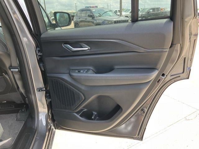 2025 Jeep Grand Cherokee Laredo 4x2
