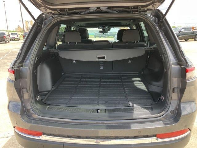 2025 Jeep Grand Cherokee Laredo 4x2