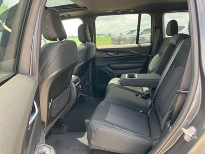 2025 Jeep Grand Cherokee Laredo 4x2