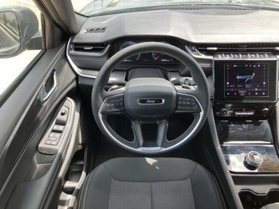 2025 Jeep Grand Cherokee Laredo 4x2