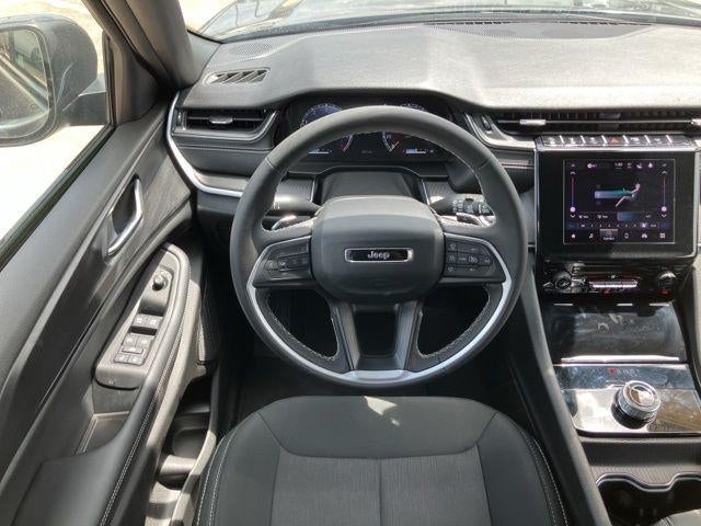 2025 Jeep Grand Cherokee Laredo 4x2