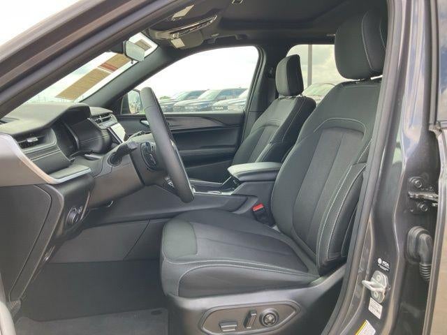2025 Jeep Grand Cherokee Laredo 4x2