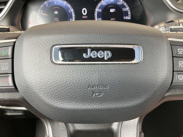 2025 Jeep Grand Cherokee Laredo 4x2