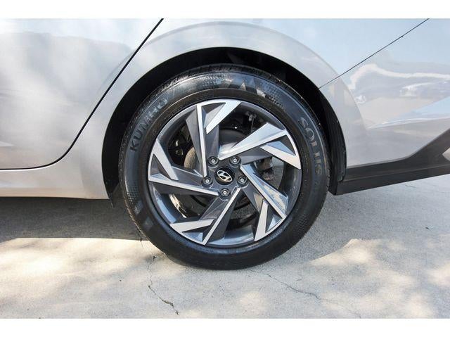 2025 Hyundai ELANTRA SEL Convenience IVT